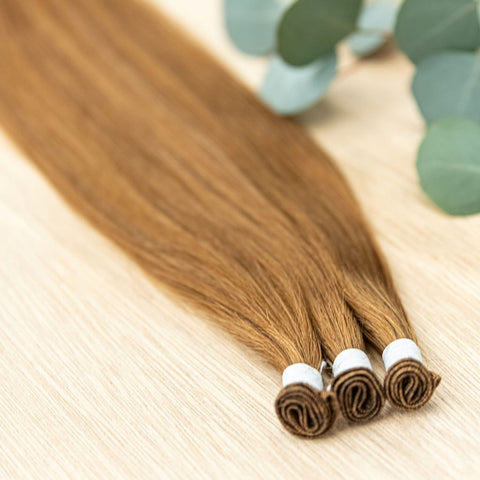 CEDAR INDIVIDUAL HANDTIED WEFT Cedar is a 22" weft featuring natural level 8 warm copper. Our hand-tied wefts are 22" in length and 11" in width, providing ample coverage for a voluminous result. Each individual weft weighs 20 grams, ensuring lightweight