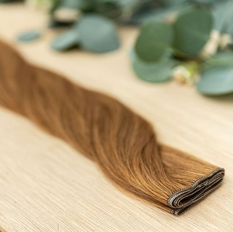 CEDAR HIBER WEFT Cedar Hiber Weft is a 22" weft is a natural level 8 copper. These wefts offer customization options, including custom sizing, cut, and a seamless fine root base without a return edge. The Hiber Wefts are 22" in length and 32" in width, pr