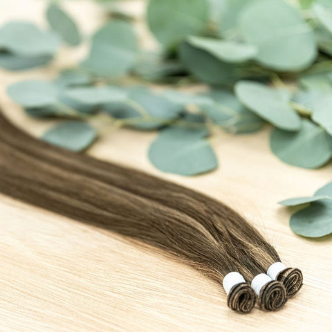 HICKORY INDIVIDUAL HANDTIED WEFT Hickory is a 22" piano weft featuring natural-toned level 4 and level 8 warm blonde. Our hand-tied wefts are 22" in length and 11" in width, providing ample coverage for a voluminous result. Each individual weft weighs 20